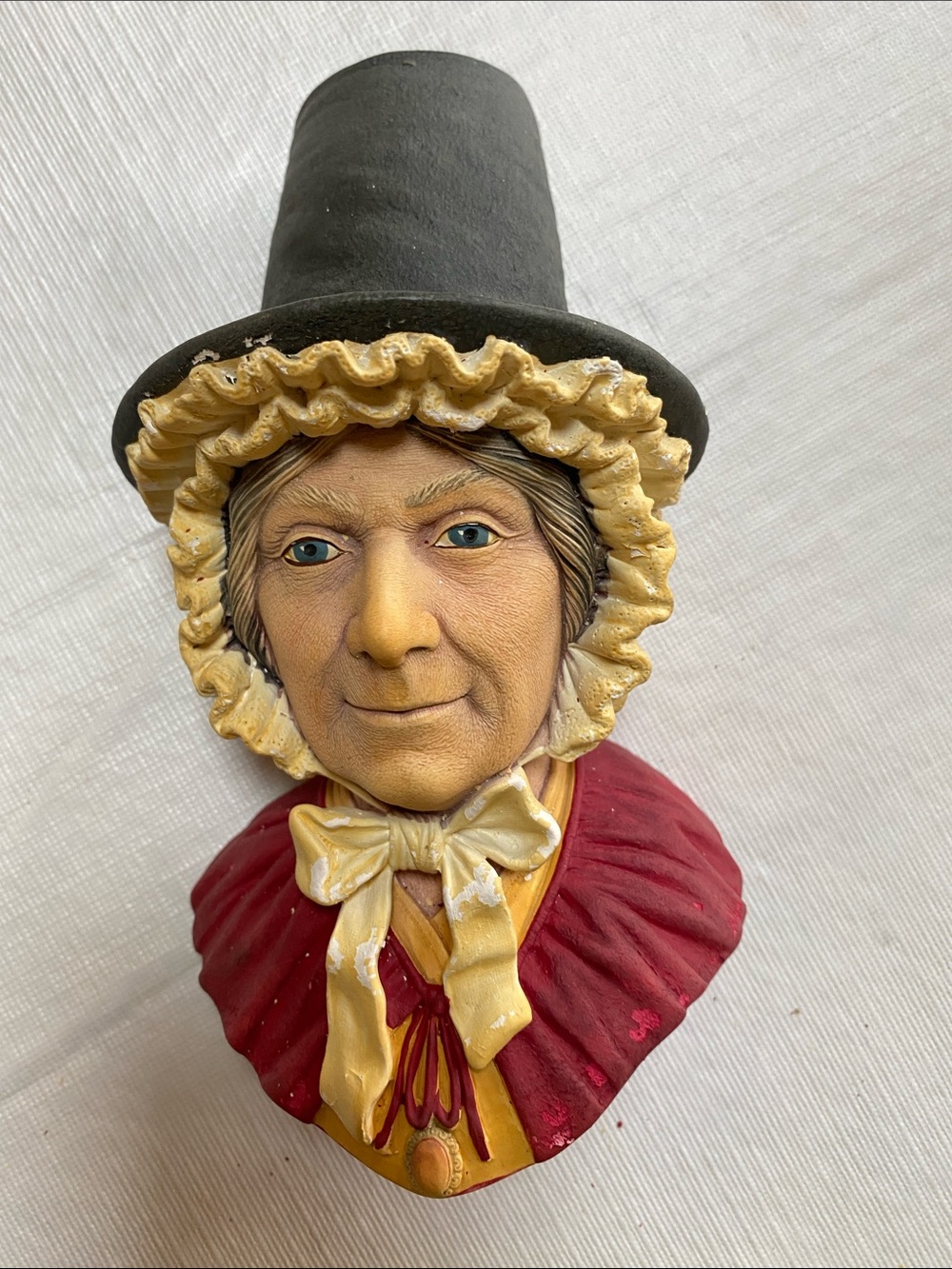 Bossons welsh lady Vintage-Style Woman Bust Sculpture in Black, Cream & Red